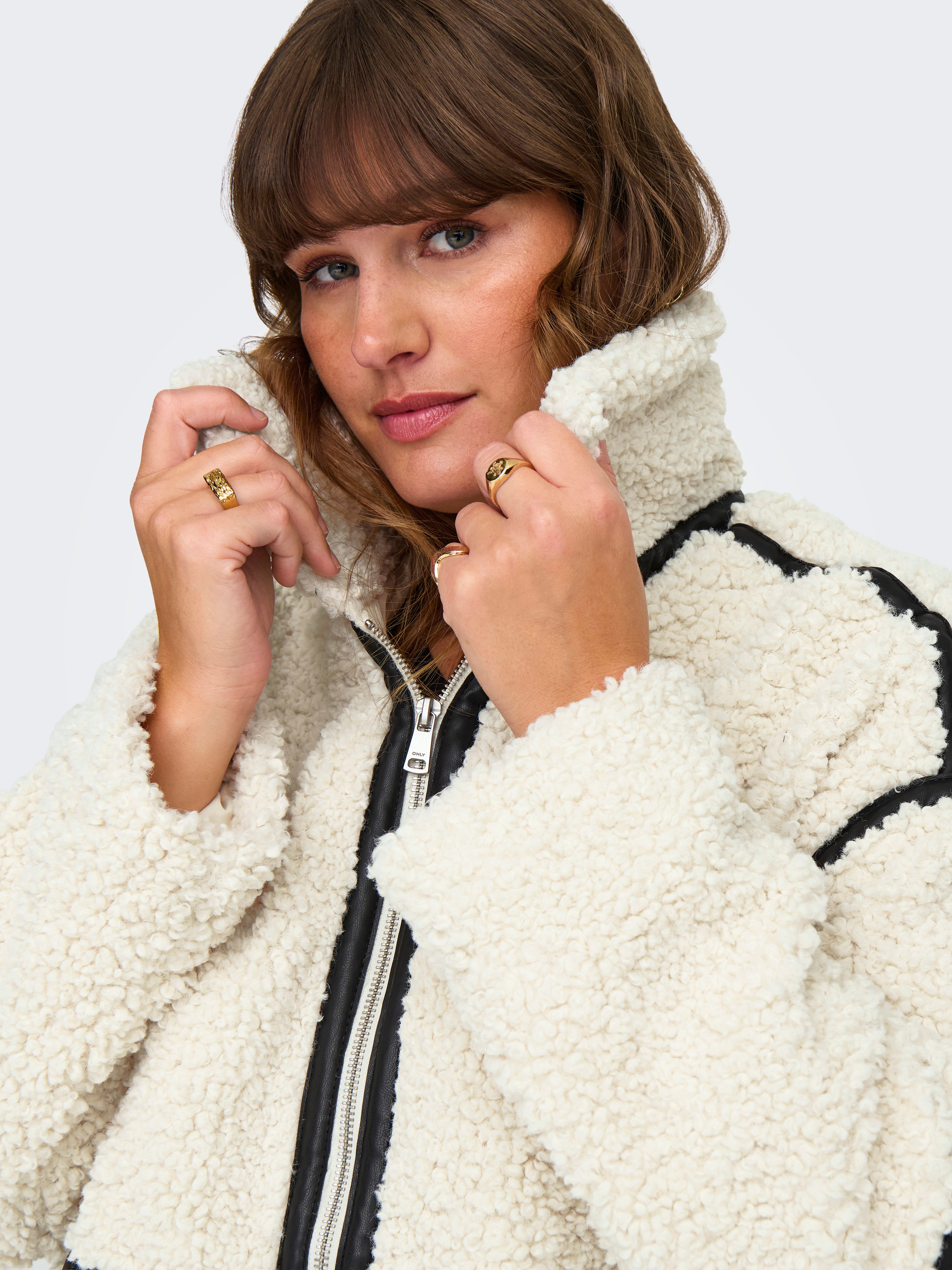 CARPARIS Teddyfell Jacke White Sand