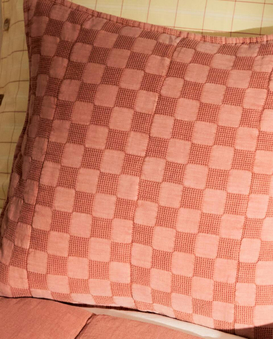 CAPA DE ALMOFADA EM MALHA WAFFLE
