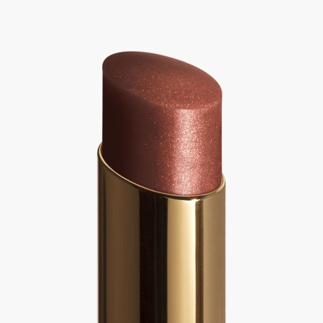 ROUGE COCO FLASH A COR, O BRILHO E A INTENSIDADE NUM 