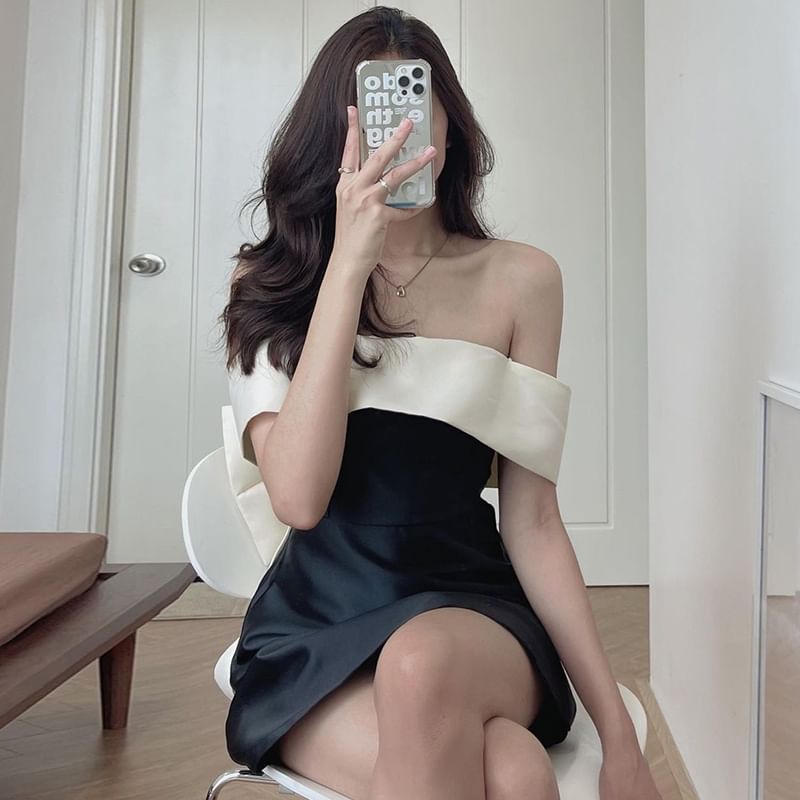 Coris - A-lijn jurk met korte mouwen en off-shoulder, tweekleurige strik