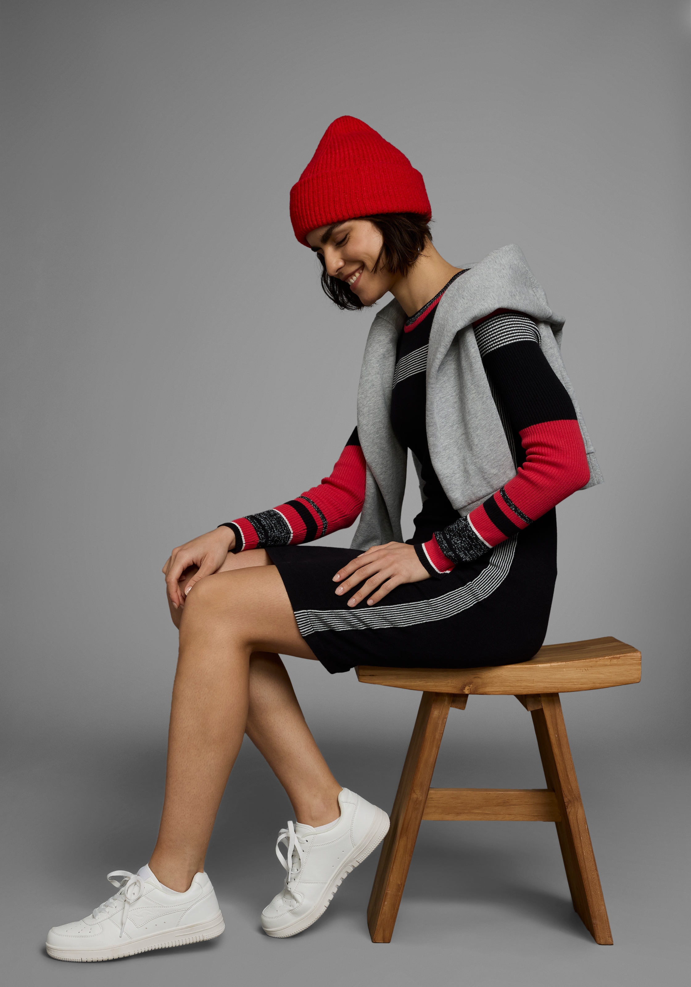 KangaROOS Strickkleid figurbetont,  lang,  sportiver Look,  aus Baumwollmix,  Langarm