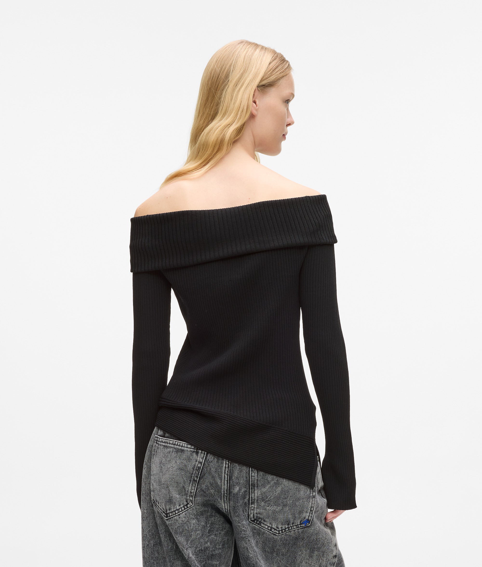 Gebreide top met off-shoulder mouwen