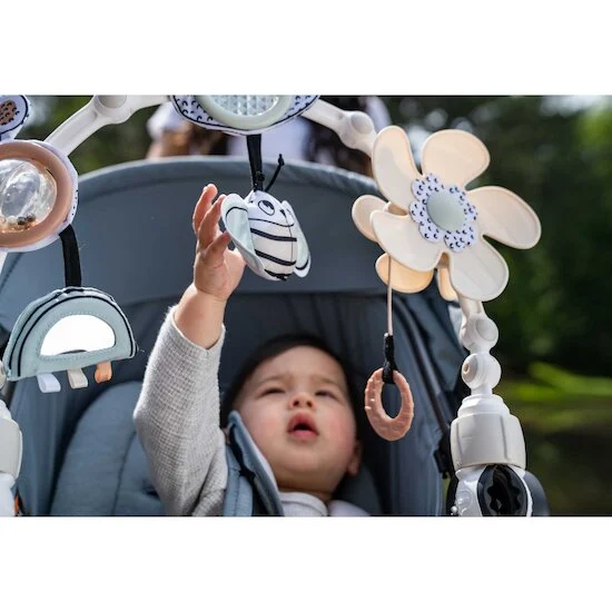 Arche d'activités   Black & White        de               Tiny Love
