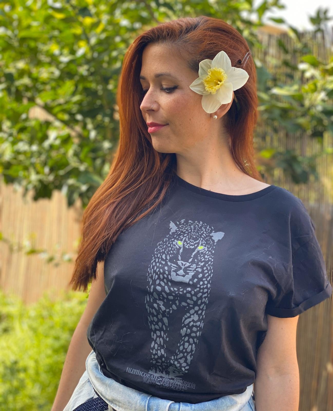 Camiseta feminina Animal Totem jaguar cinza