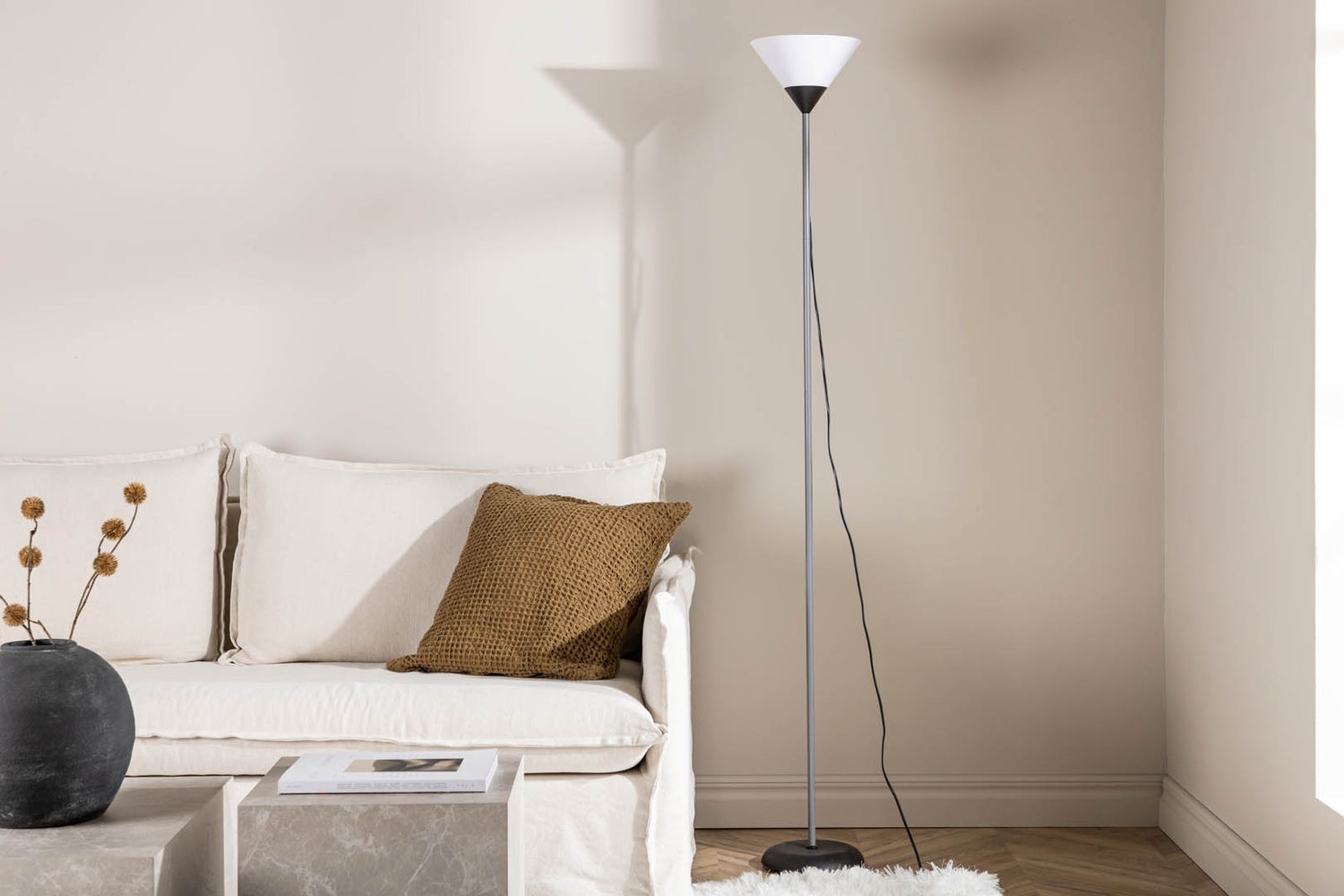 Batang Lighting Staande Lamp 25,4 x 25,4 x 178 cm, Kunststof, Zwart/Wit. 26 x 26 x 178 cm