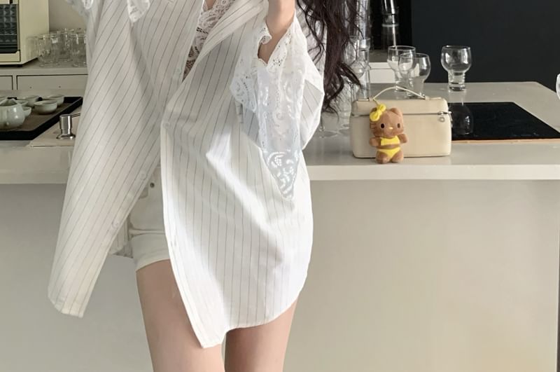 Strawolf - Oversized gestreept licht shirt / V-hals kanten top