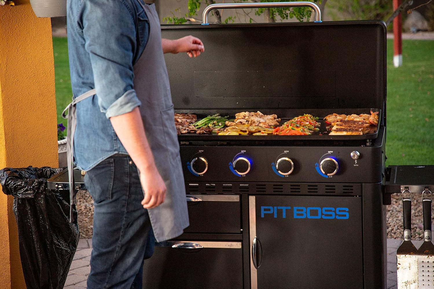 PIT BOSS Plancha Ultimate 5 Brenner auf Wagen