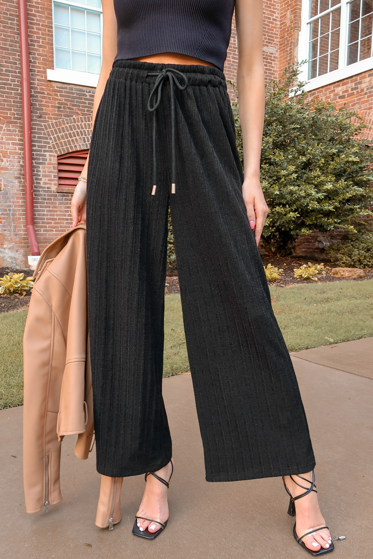 Pantalon taille haute à cordon et jambe droite onyx