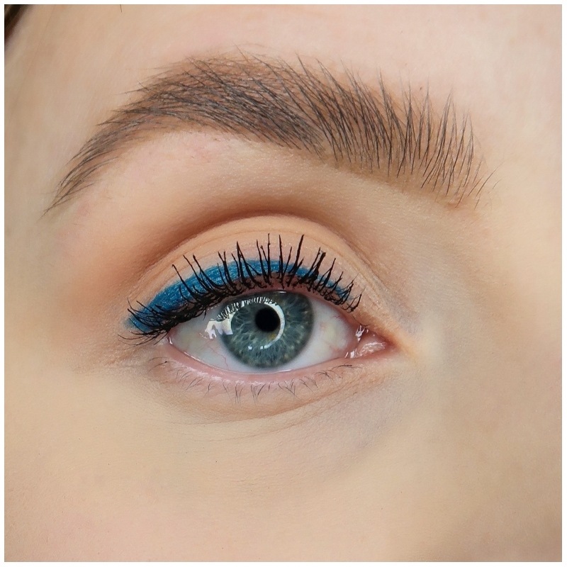 Sandstone Waterproof Metallic Eyeliner 0,35 gr. - 81 Blue Ice