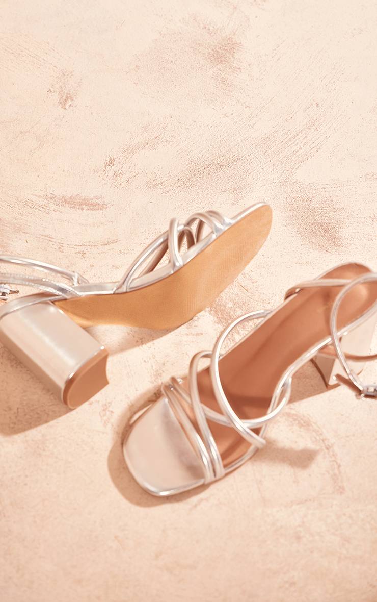 Argenté Sandales À Talons Carrés En Synthétiquecuir Bout Rond Multi-brides