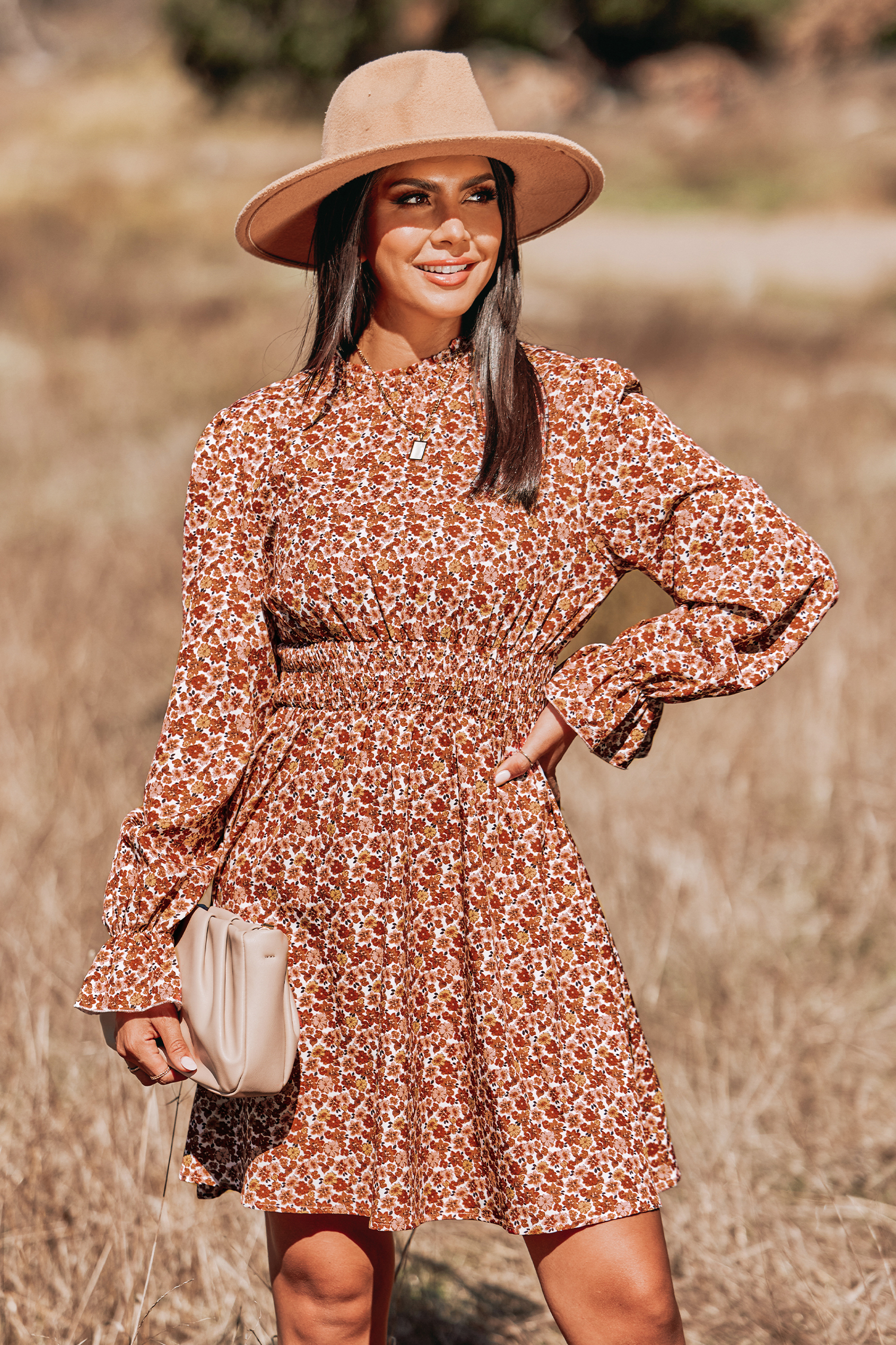 Robe mini à volants et smocks imprimée de fleurs