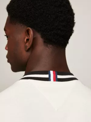 Camiseta de malha com gola redonda e detalhes contrastantes