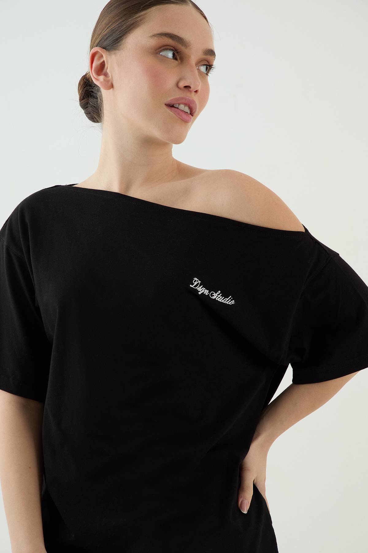 T-shirt À Épaule Dénudée Script Dsgn Studio