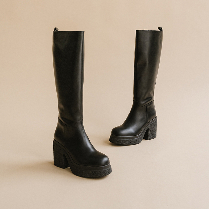 Bottes hautes à plateformes  en cuir glacé noir
