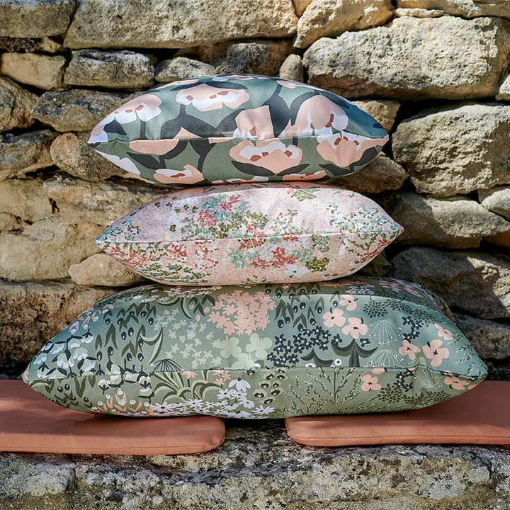 Fermob - Bouquet Sauvage Outdoor Kissen, 44 x 44 cm, puderrosa