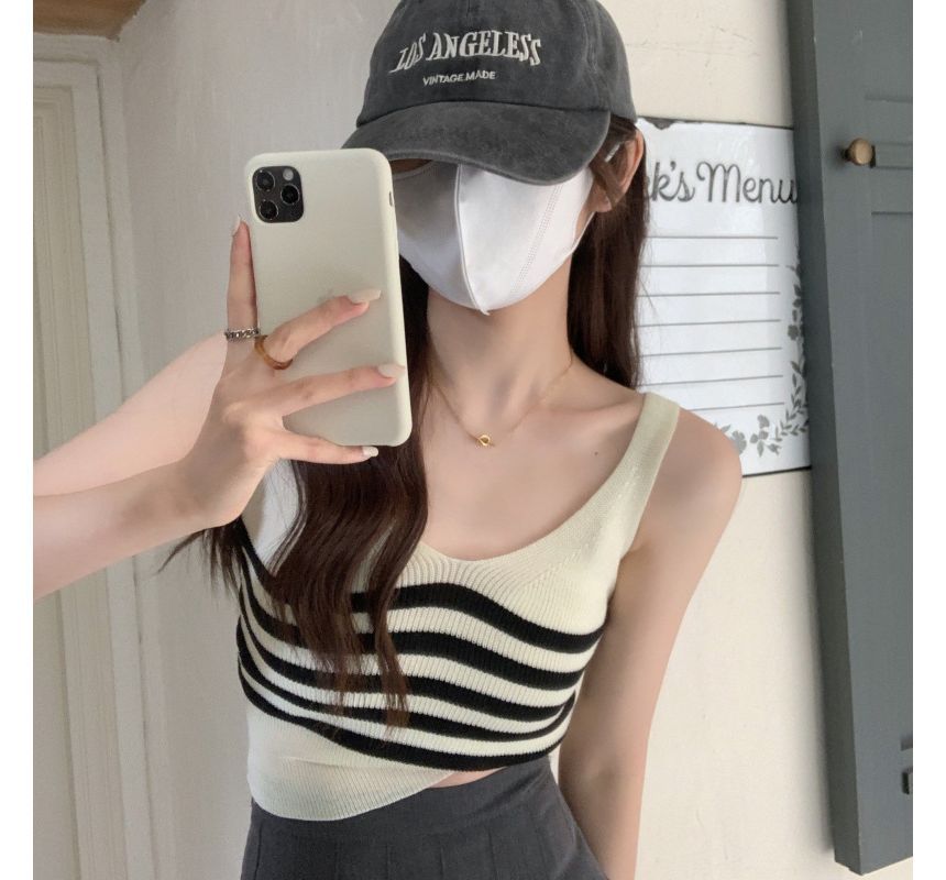 Allinya - Gestreepte gebreide tanktop met V-hals