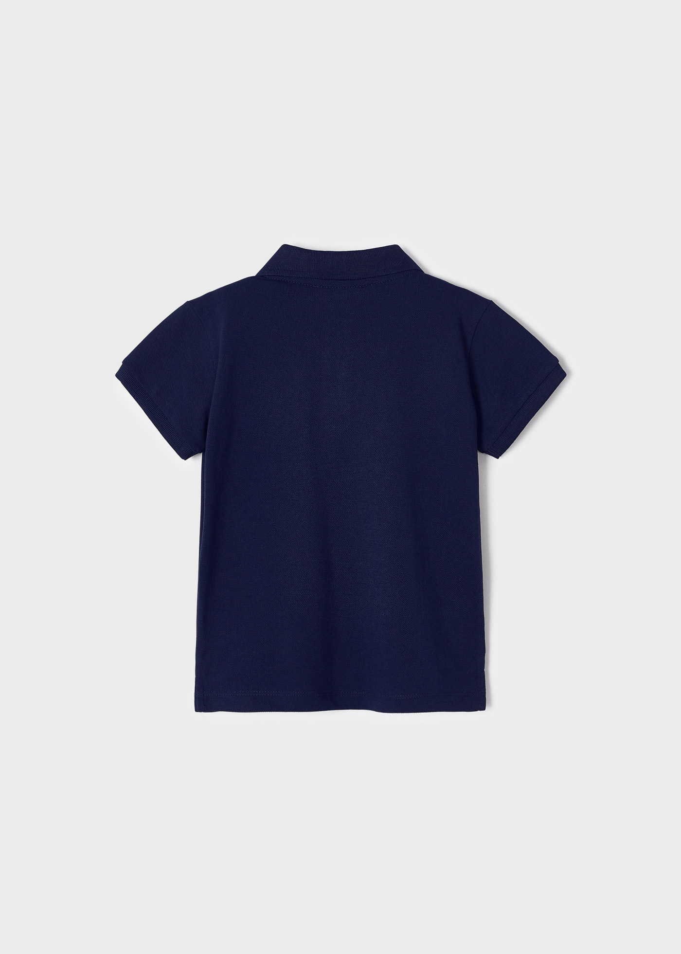 Camisa polo básica de manga curta na cor granito para meninos