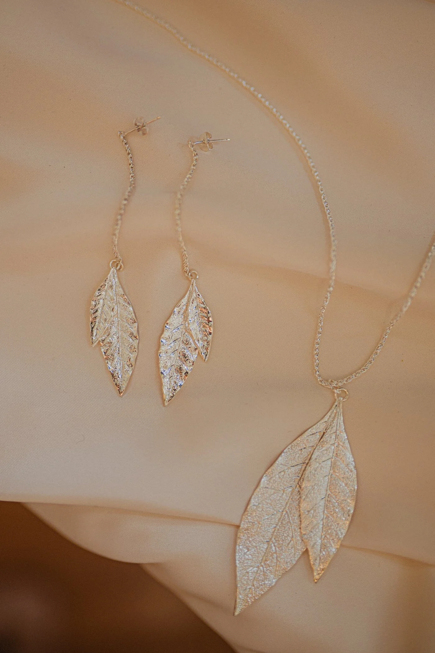THALIE - Boucles d'oreilles pendantes feuilles plaqué argent | Argent
