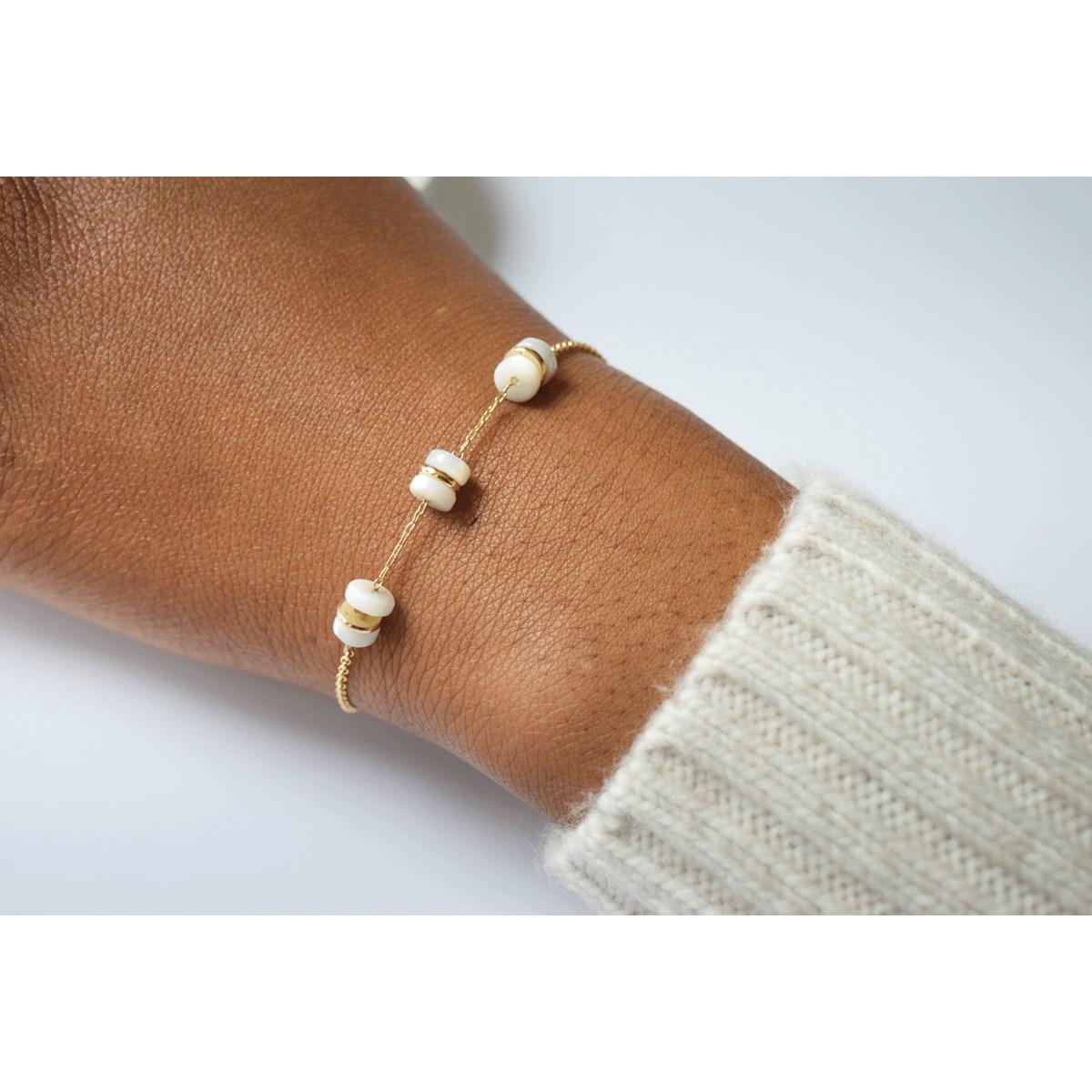 Bracelet souple perles de nacre -Doré à l'or fin