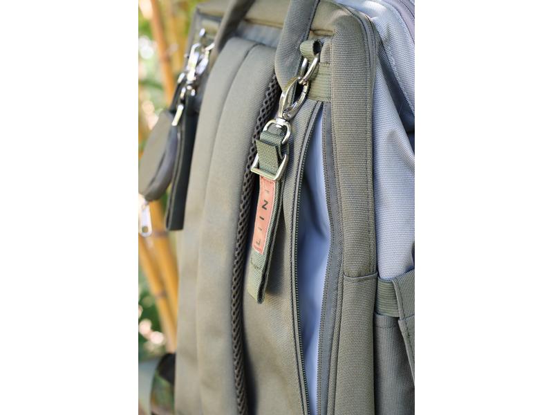 LIINI Wickelrucksack rPET Olive Wickelrucksack mit wasserabweisender Wickelunterlage für unterwegs