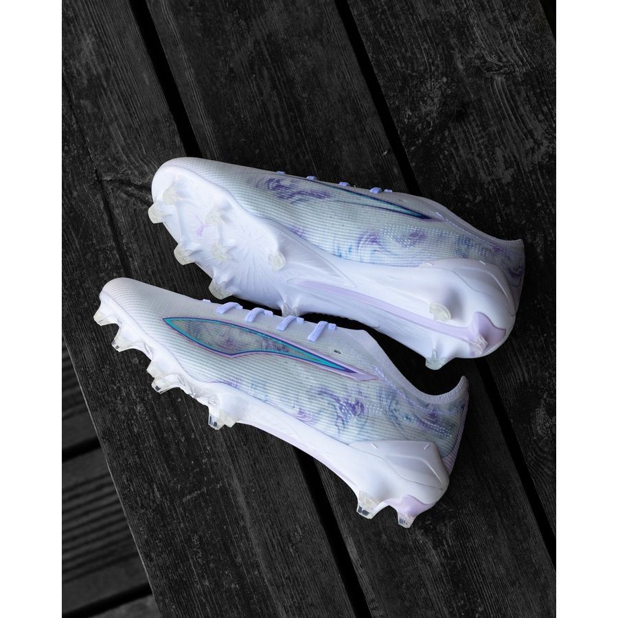 PUMA Ultra 5 Ultimate FG Brilliance - Blanc/Noir/Spring Lavender Femme ÉDITION LIMITÉE