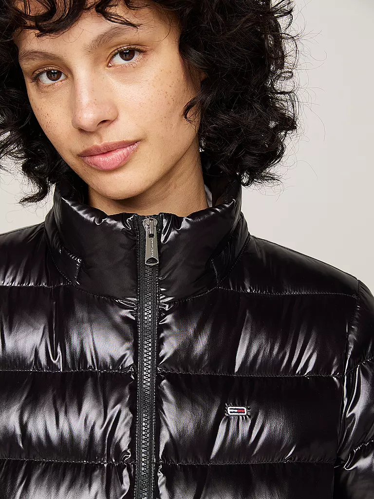 TOMMY JEANS Daunenjacke  schwarz