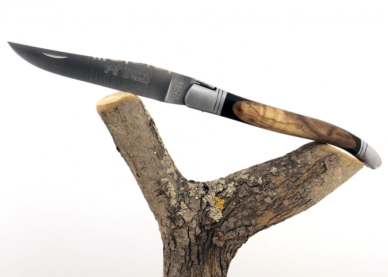 Couteau Laguiole bombé avec un manche en Ebène et olivier et mitres inox