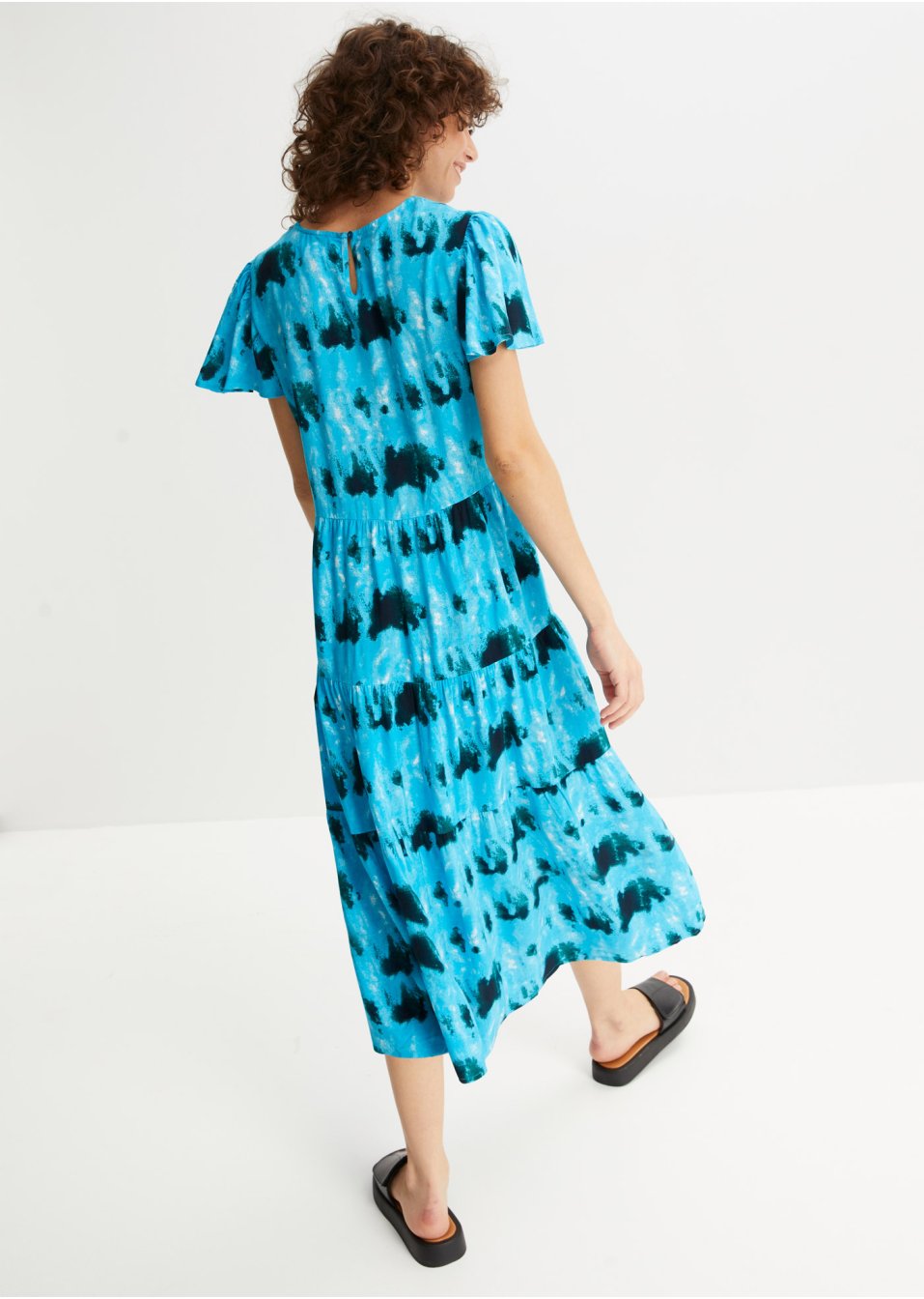 Robe midi avec manches papillon, volants et poches