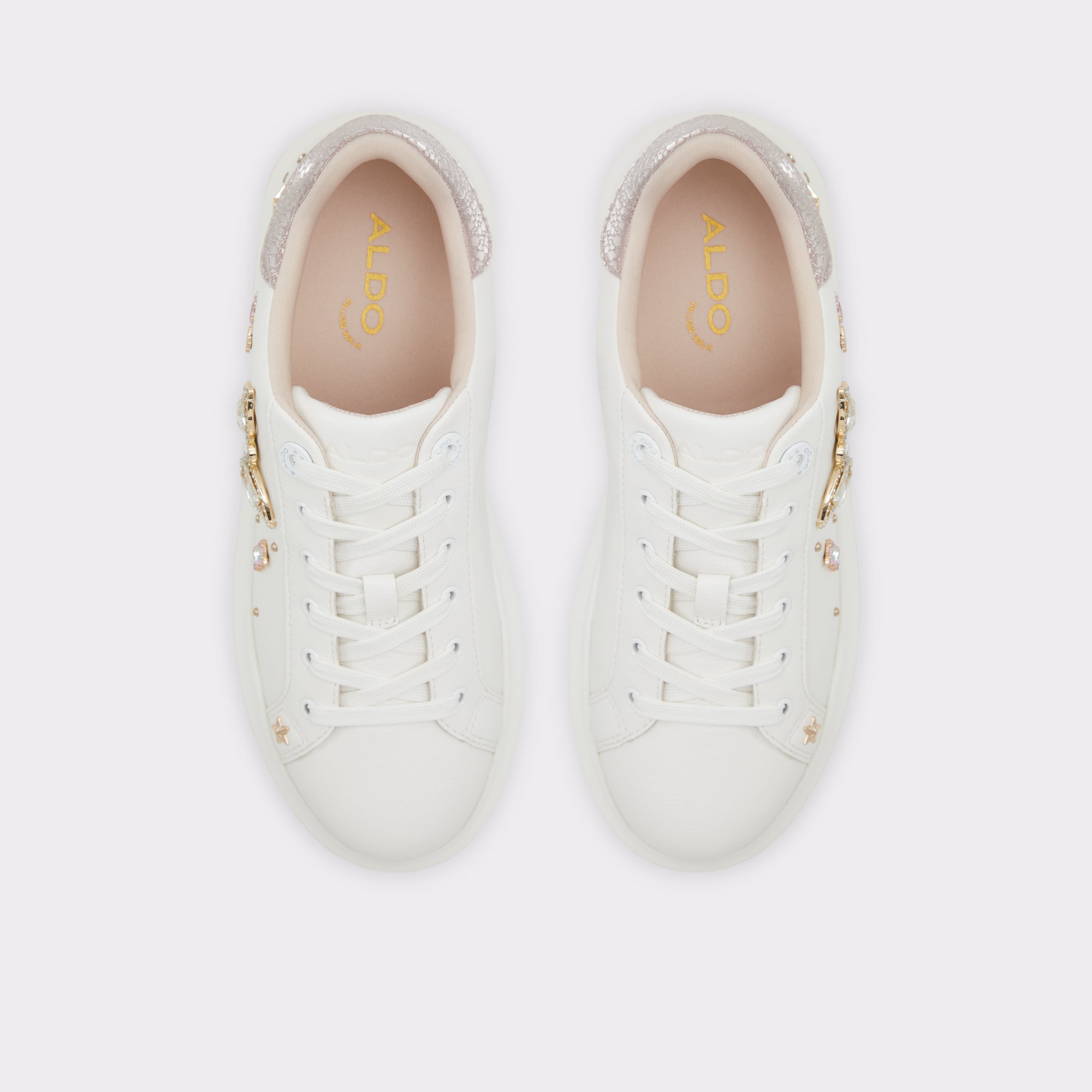 Gwaossi White Women Low top sneakers