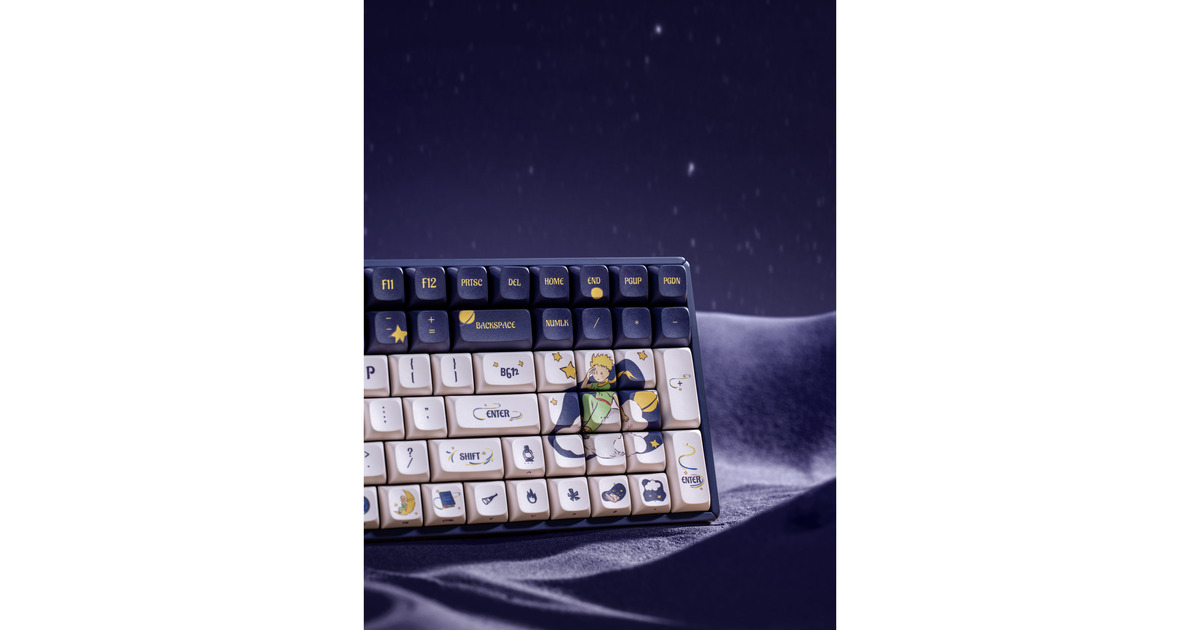 IqunixF97 Starry Tryst, gaming toetsenbord  (Donkerblauw/wit, US lay-out, IQUNIX Little Prince, RGB leds, 96%, Hot-swappable, PBT, 2.4GHz | Bluetooth 5.1 | USB-C)