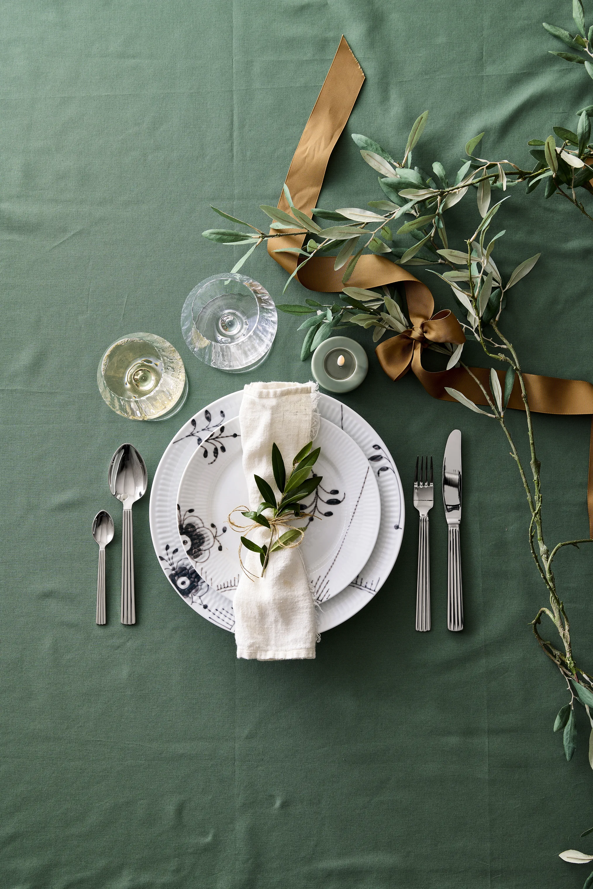 Royal Copenhagen Sort Mega Riflet Frokosttallerken #2 - 2 stk.