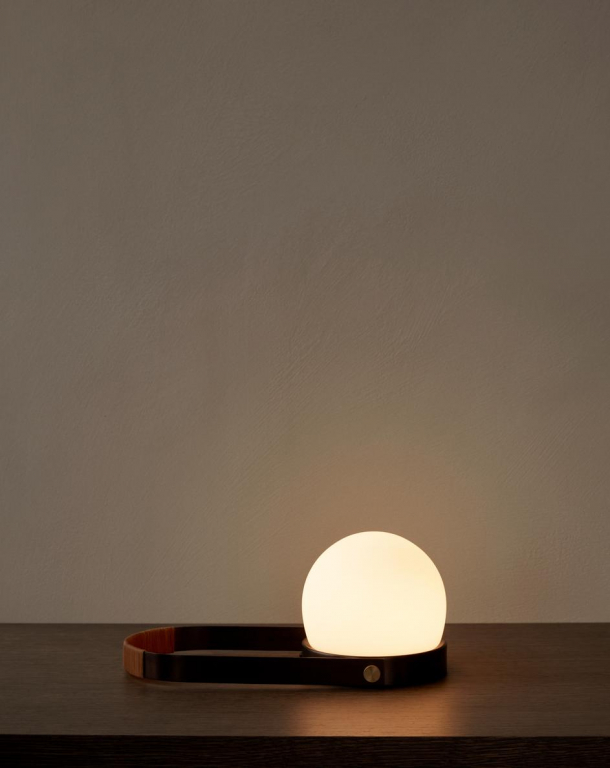 Audo Copenhagen Carrie tafellamp LED oplaadbaar Burned Red
