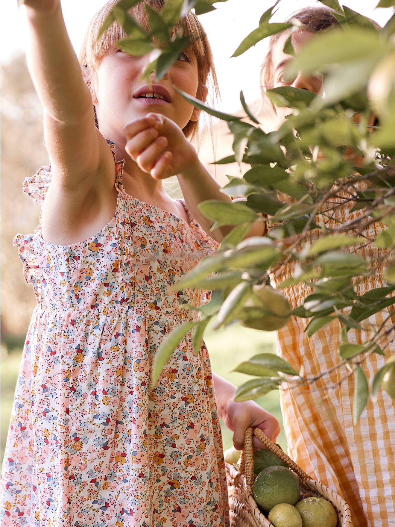 Vestido longo de alças finas com babados, para meninas, estampa amarelo escuro.