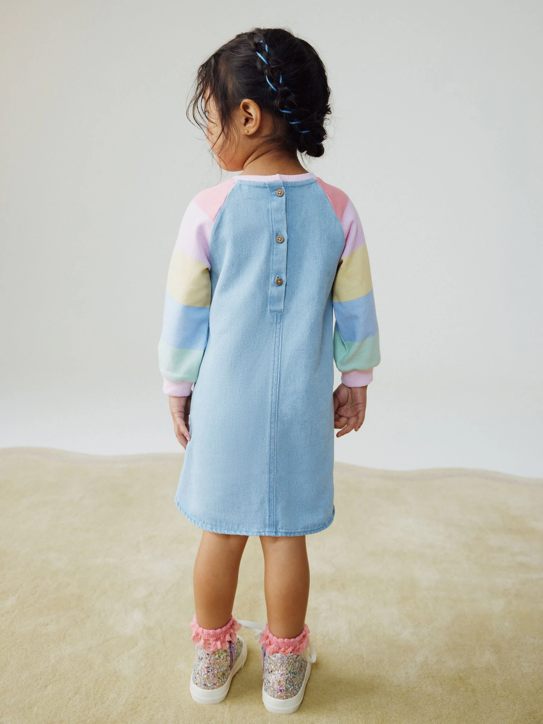 Pastelkleurige regenboogprint - Spijkerjurk met raglanmouwen (3mnd-8jr)
