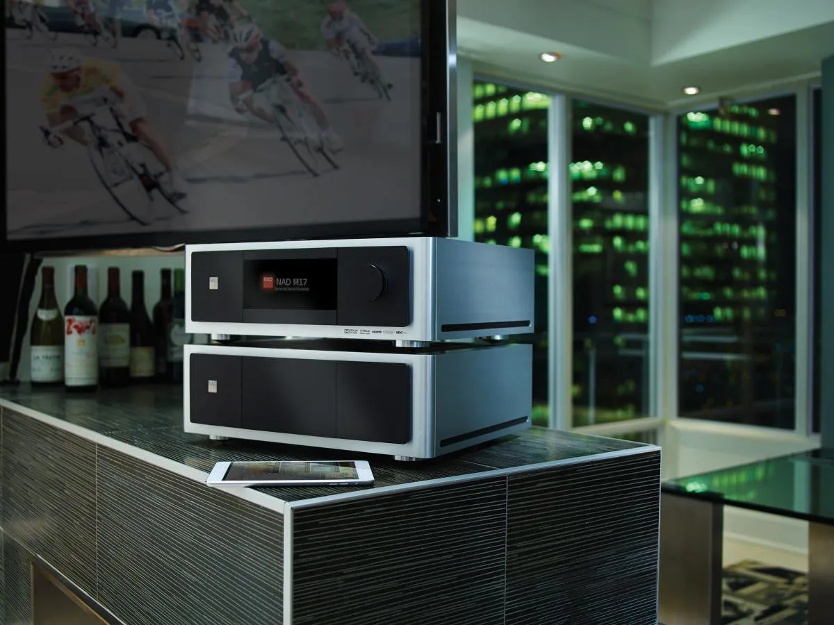 NAD M17 V2i Préamplis home-cinéma