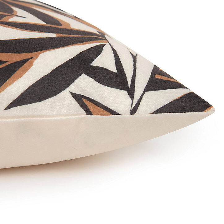 Coussin feuilles Elsie beige, orange, noir JBY Creation L.50 x l.30 cm