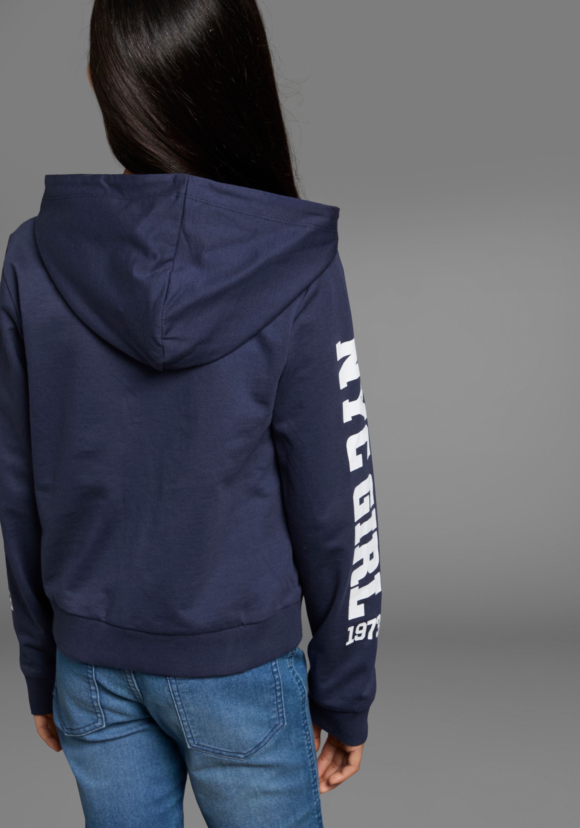 KIDSWORLD Kapuzensweatshirt »Shirt mit Ärmelprint«, Langarm,  mit stylischem Print,  mit Kapuze,  aus Baumwolle