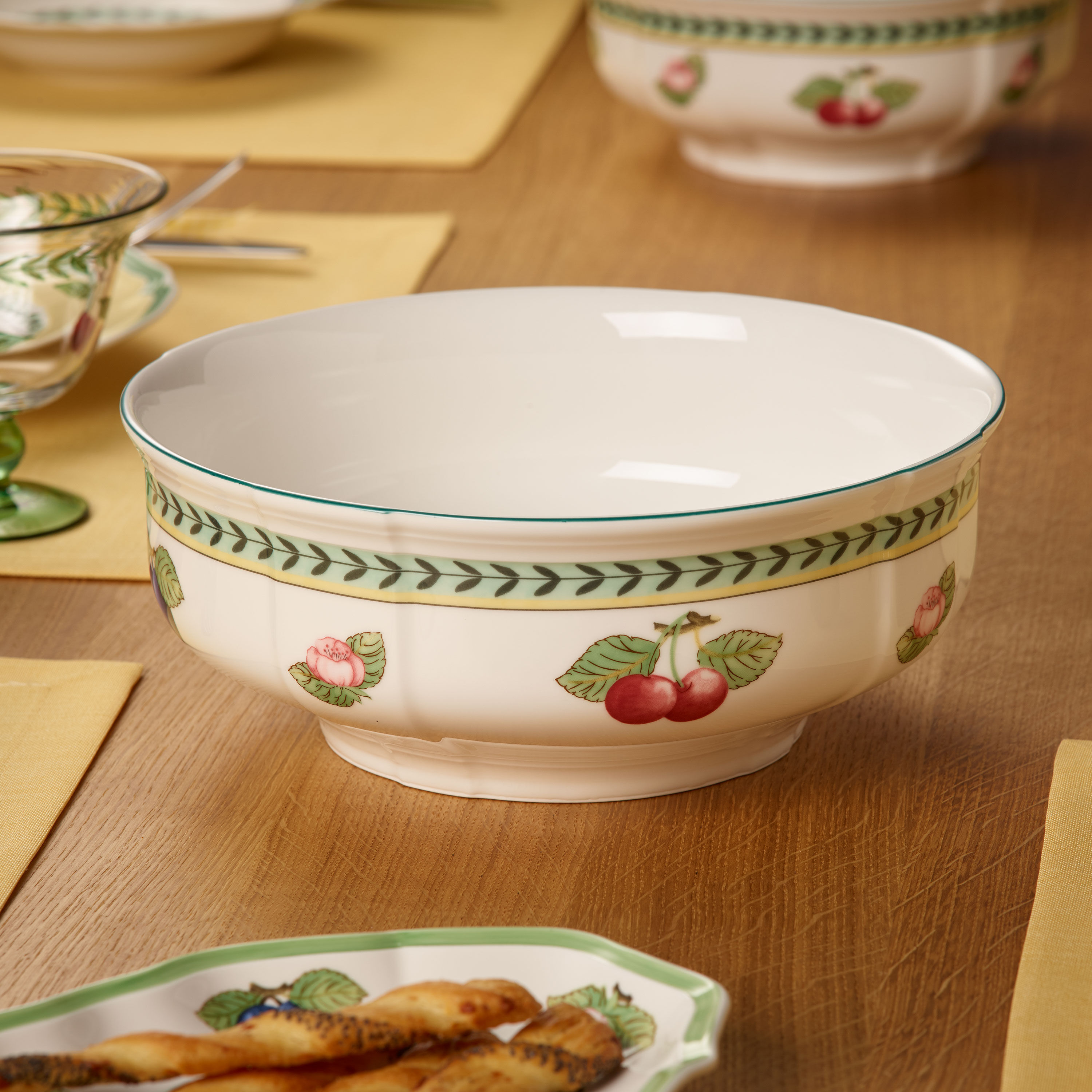 French Garden Salad serving bowl Multi-colored, 77.8 oz, Premium Porcelain