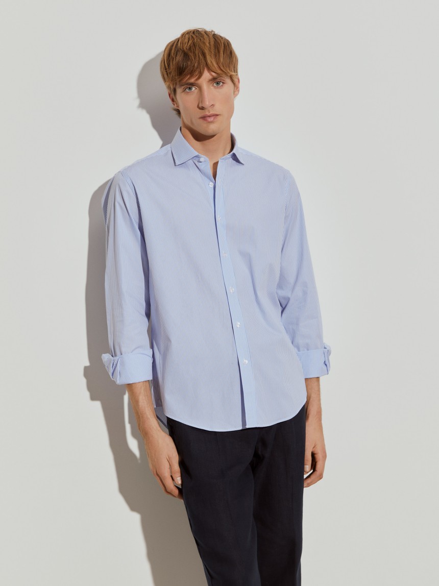 Camisa regular fit às riscas