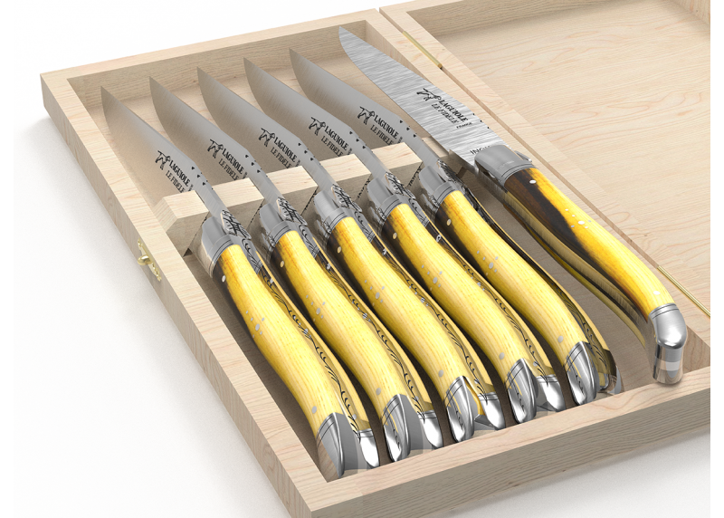 Service de 6 couteaux Laguiole avec un manche en bois de pistachier et mitres en acier inoxydable