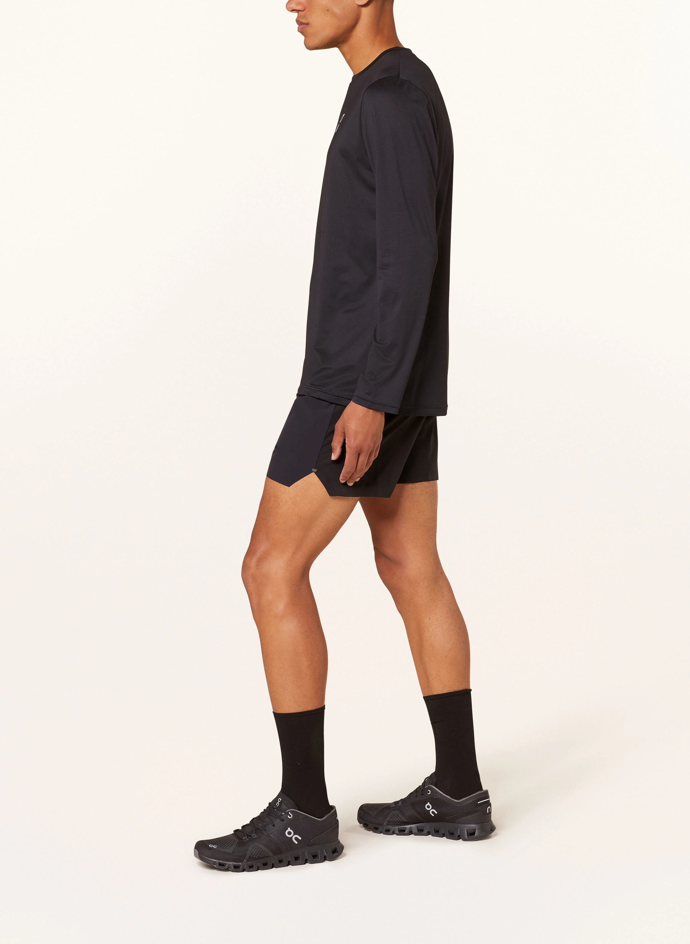 On 2-in-1-Laufshorts