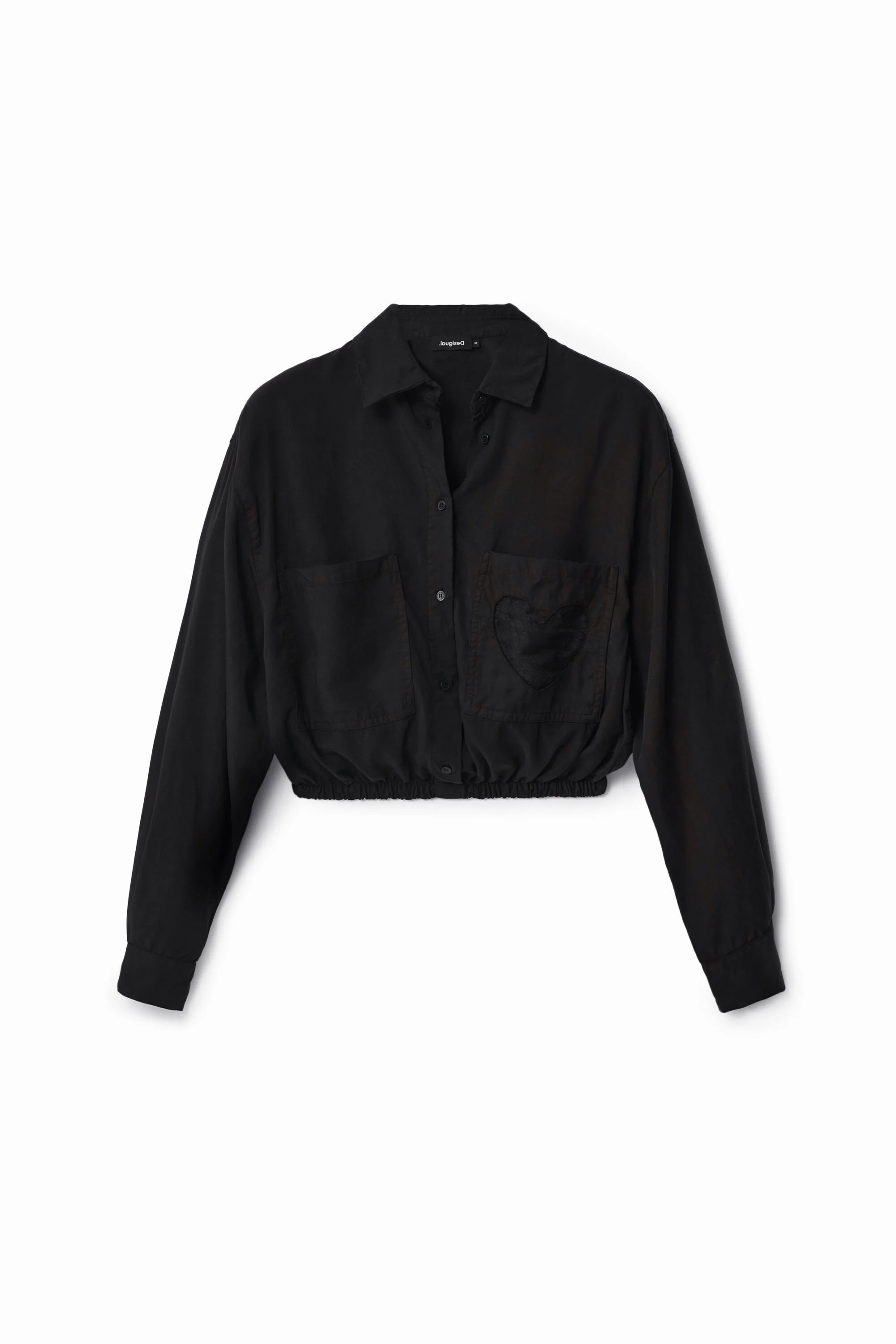 Blusa cropped com bolso em formato de coração