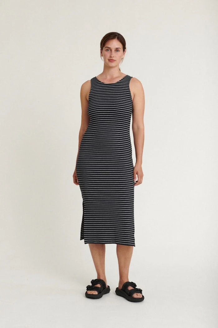 Basic Apparel Ludmilla Openback Dress 703 black bright white