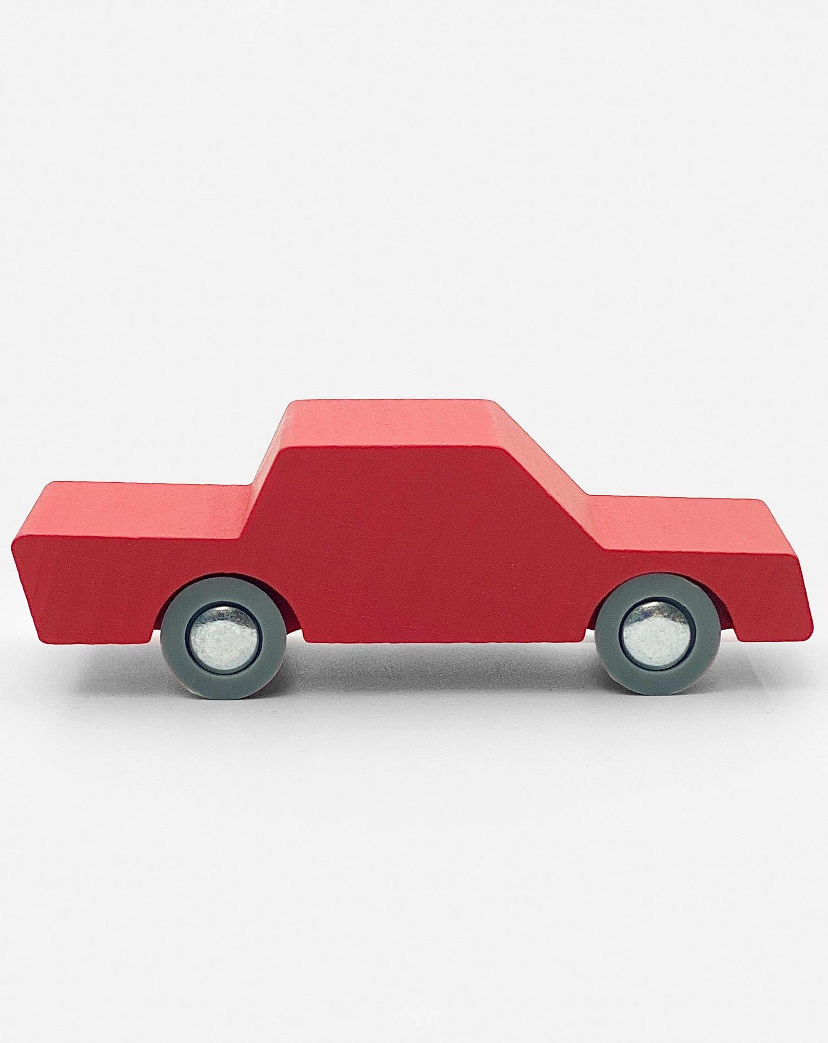 Spielzeugauto RED aus Holz