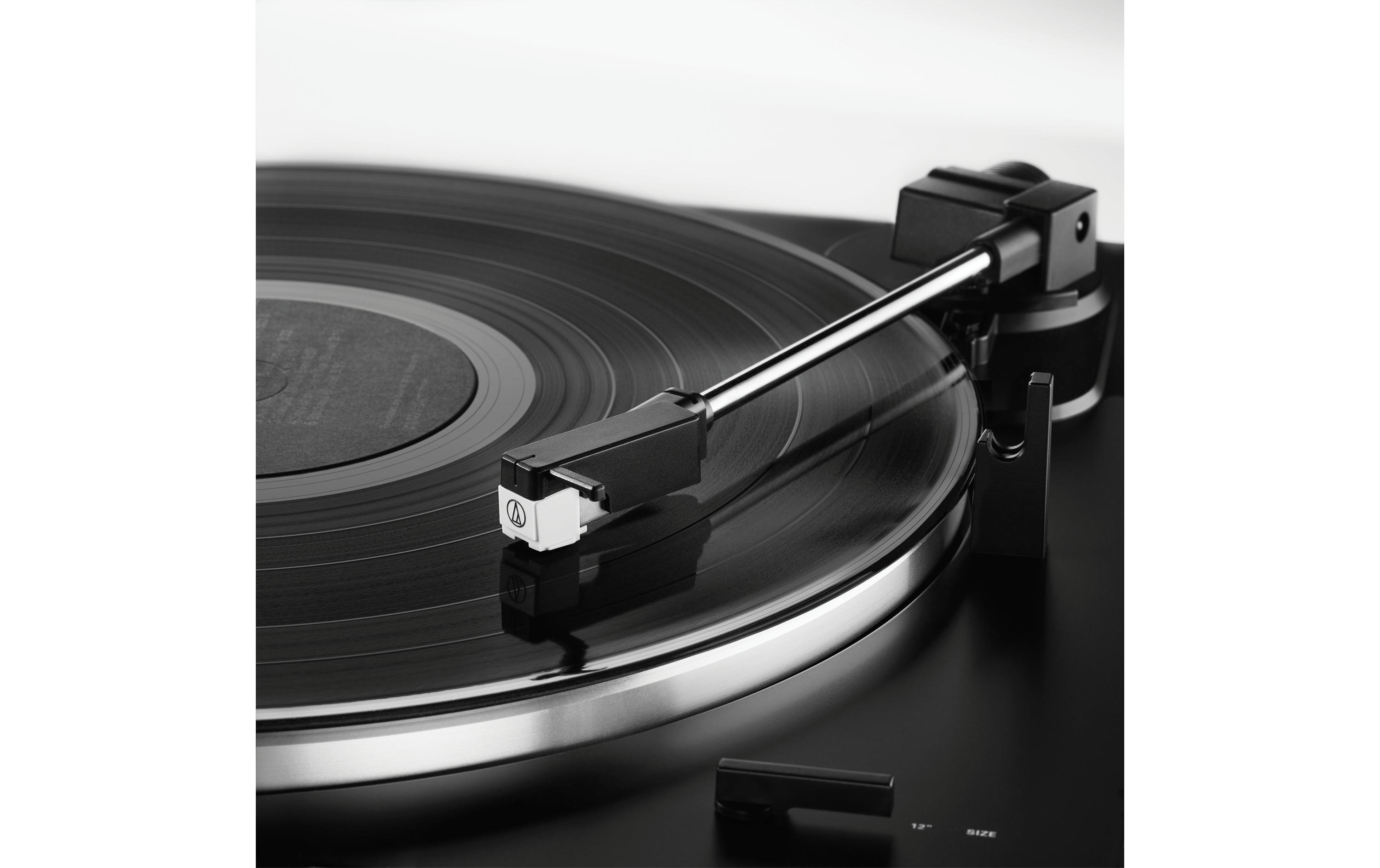Plattenspieler AT-LP60XUSB Grau/Schwarz<br>Vollautomatischer Stereo-Hi-Fi-Plattenspieler mit Riemenantrieb und Umwandlungsmöglichkeit