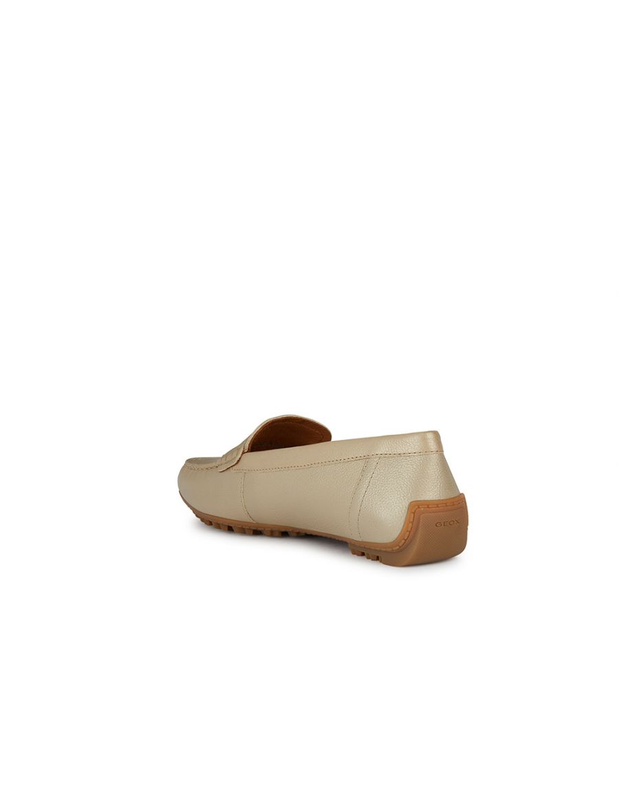 Mocassins cuir or pâle
