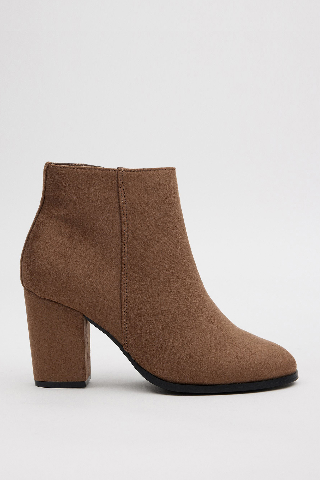 Bota básica de cano curto com salto de 8 cm