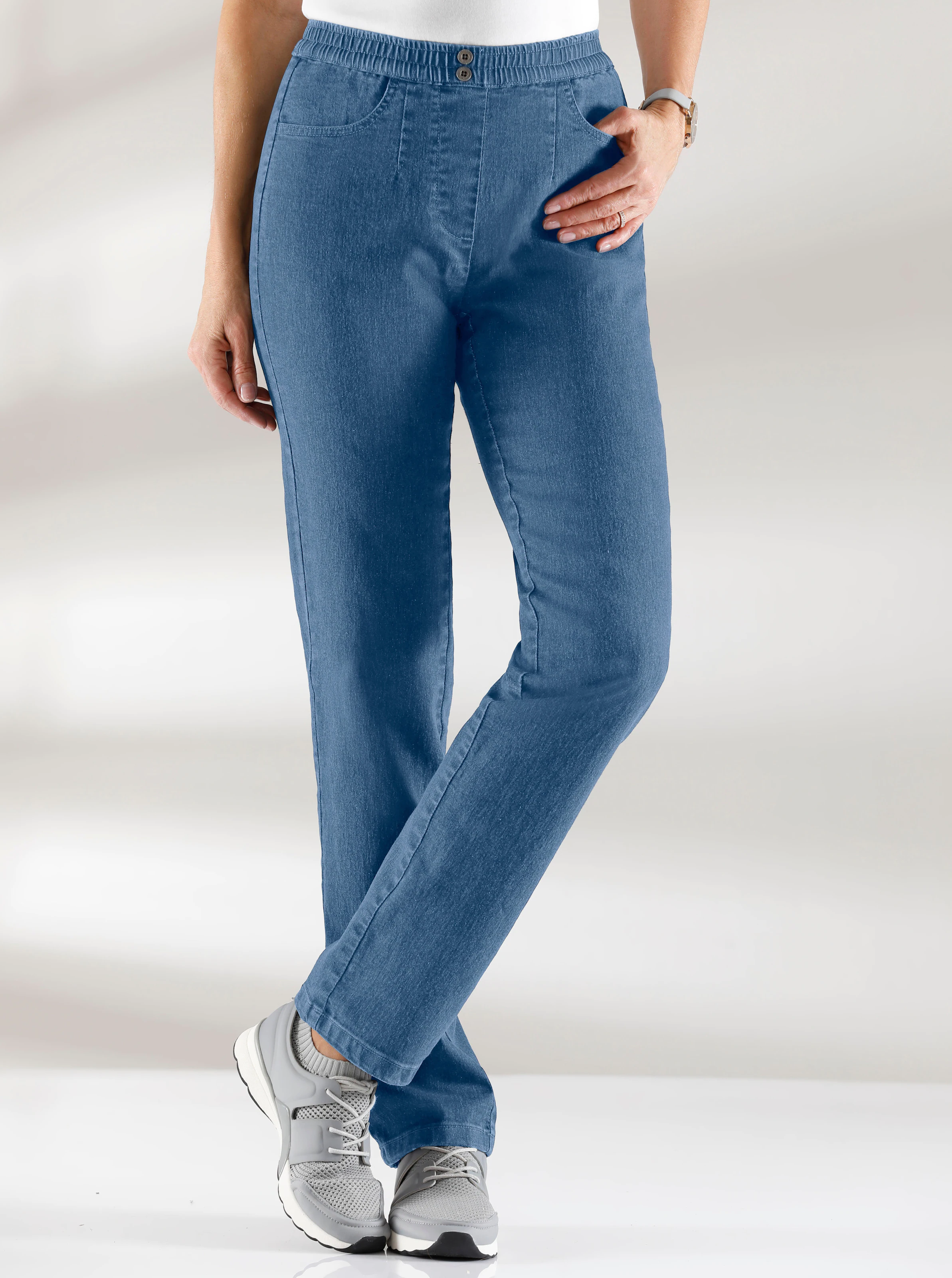 Jeans in blue-bleached