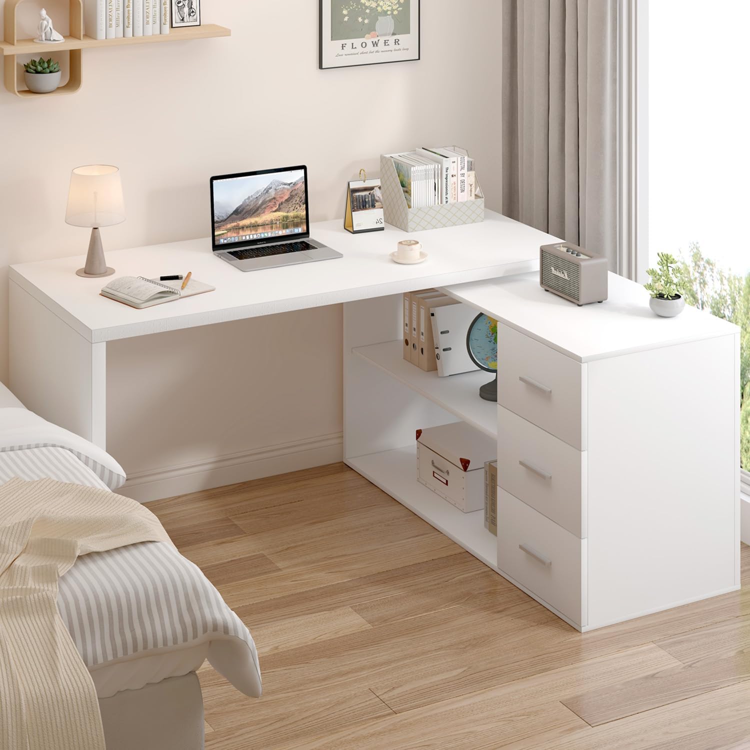 HSH Schreibtisch L Form Modern Eckschreibtisch Computertisch mit 3 Schubladen und 2 Regalen Wendbarer Eckschreibtisch mit Stauraum für Homeoffice Bürotisch Schreibtisch Weiß 140 cm