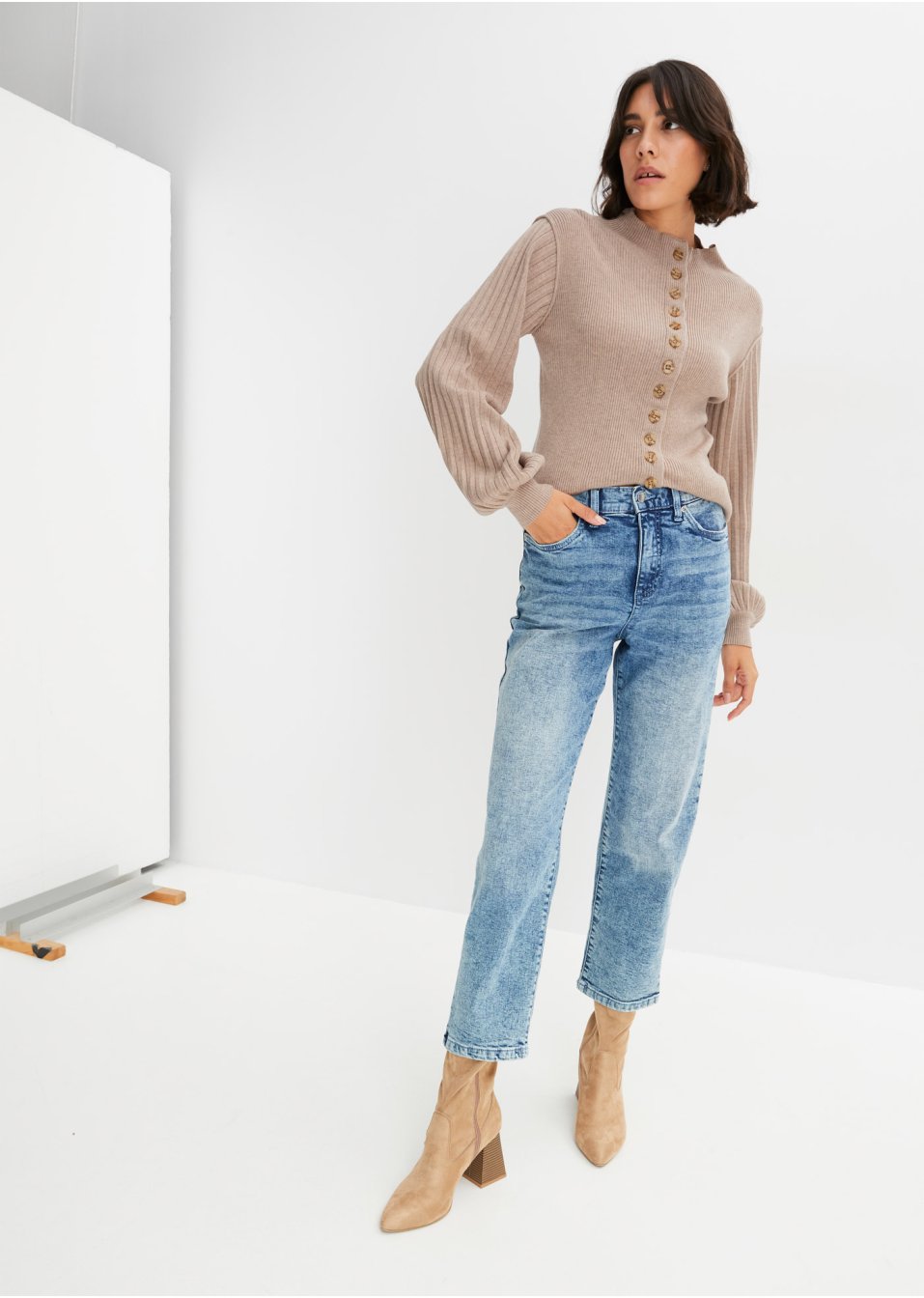 Pull à patte de boutonnage